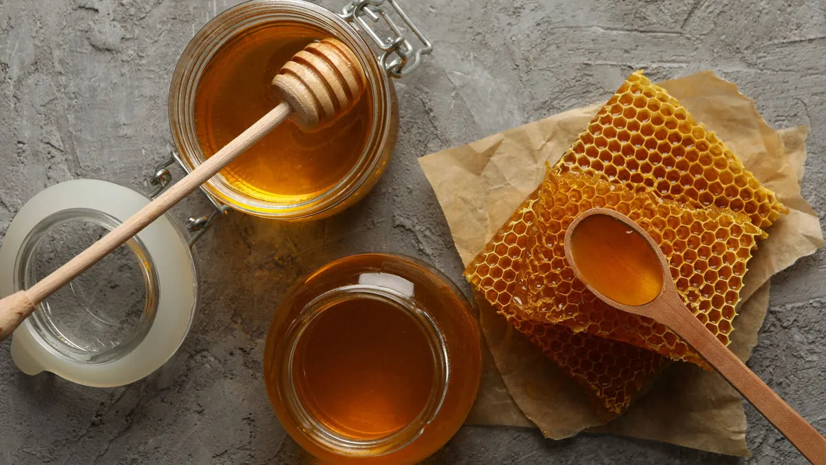 Creamed Honey vs Liquid Honey: 5 Key Differences