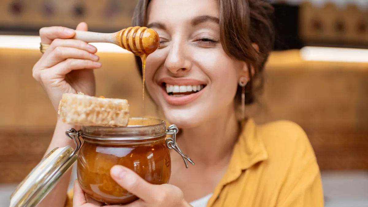 How to Taste Honey Like a Pro (Yes, It's a Thing)